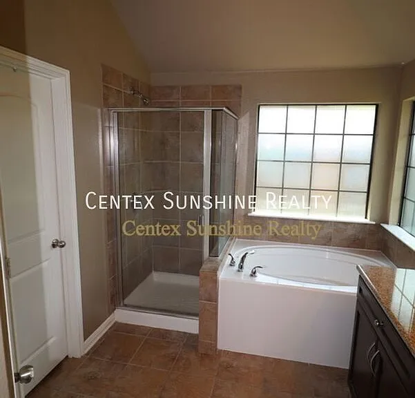 3303 Castleton Dr — Photo 11