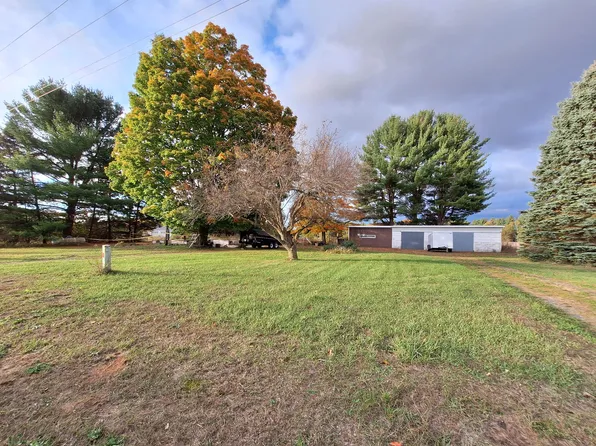 1384 W Chauvez Rd, Scottville, MI 49454