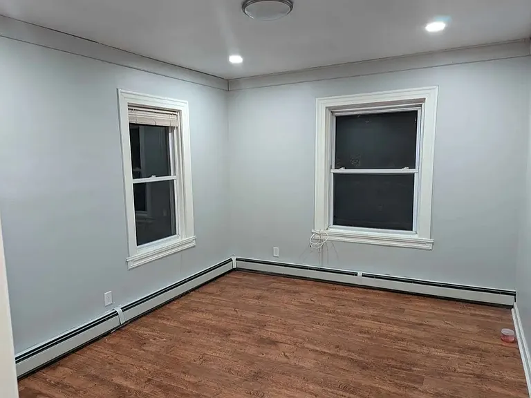 176 Broadway — Photo 1