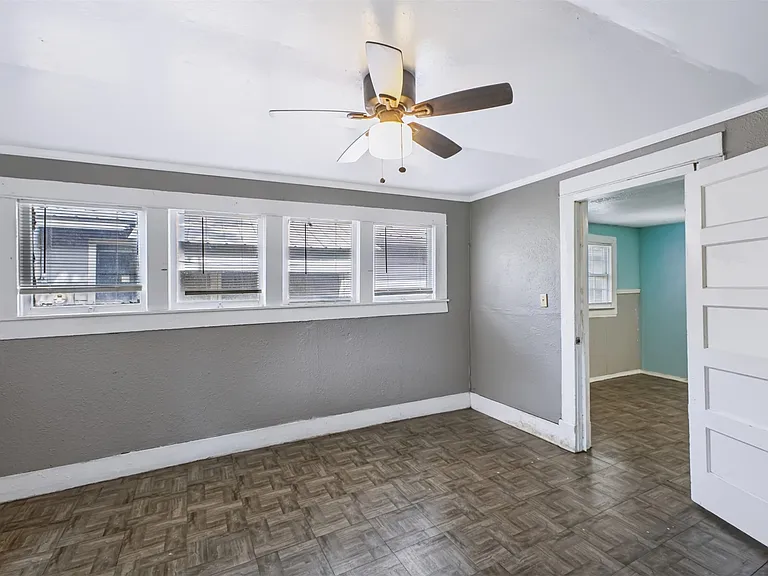 928 E Corona St — Photo 25