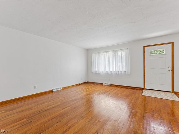 3rd image of 223 Dorland Ave
