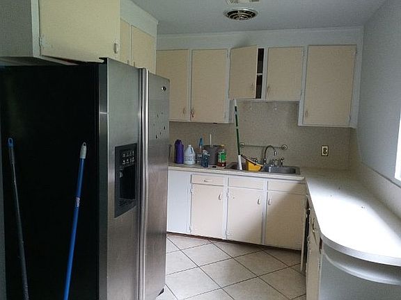 5th image of 3406 N South St