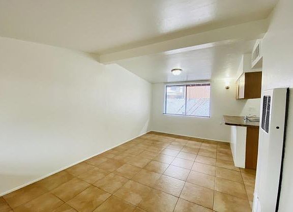 2nd image of 1654 N Beverly Ave