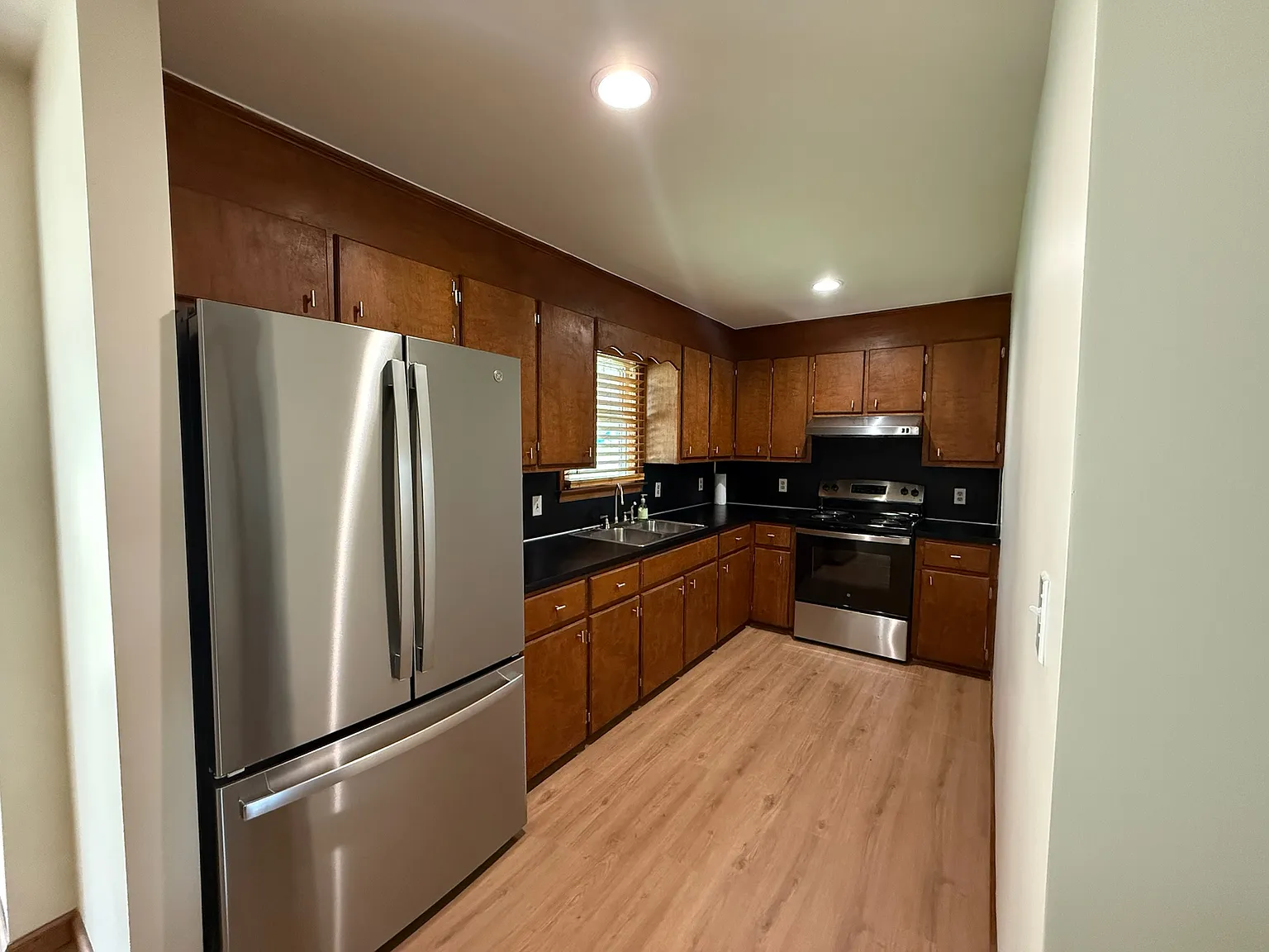 3 bed, 1300 sqft, $1,000 — Photo 3