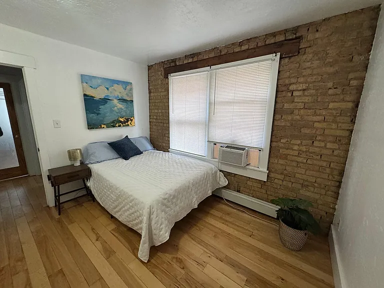 156-162 168 I St — Photo 2