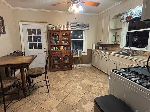 5th image of 23333 Iberville St