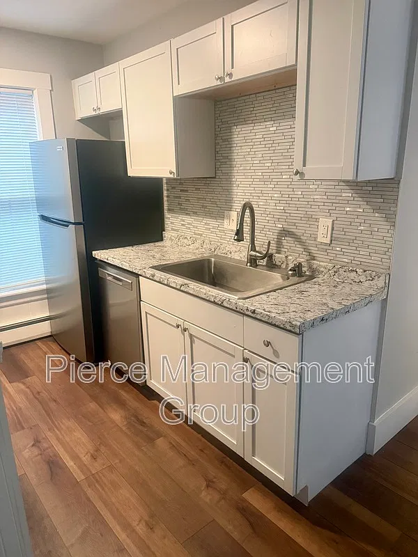 2 bed, 1.0 bath, $1,600 — Photo 2