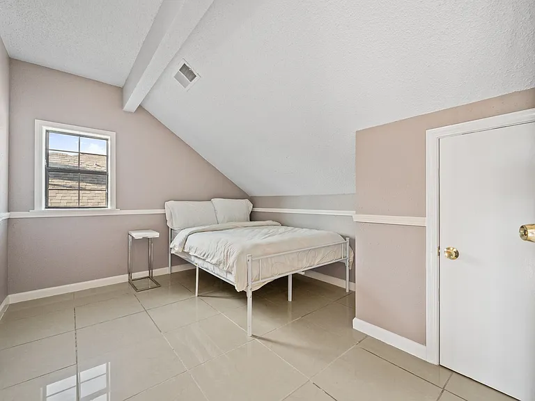 8629 Kinghaven St — Photo 28