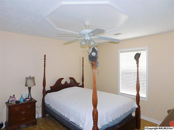 5th image of 155 Hardwood Hills Dr