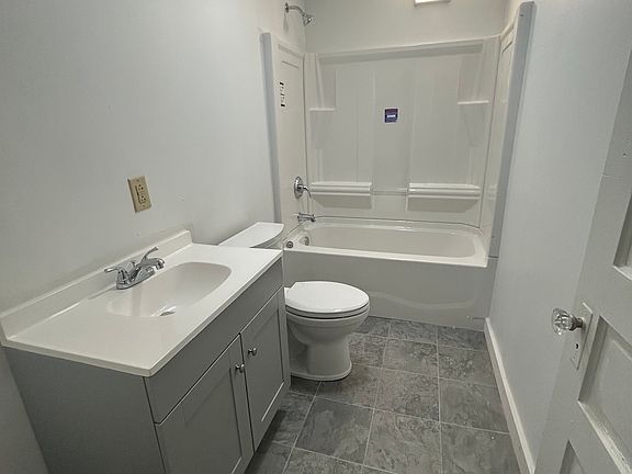 3rd image of 414 Hamline Ave