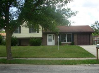 123 Lee Ln, Bolingbrook, IL 60440