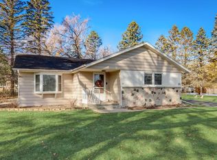 W150N6257 Mineola Dr, Menomonee Falls, WI 53051