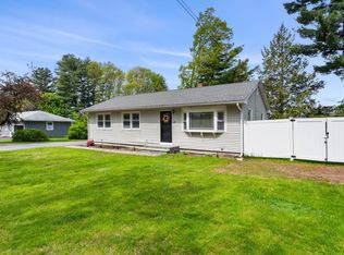 17 Cedar St, Hudson, NH 03051