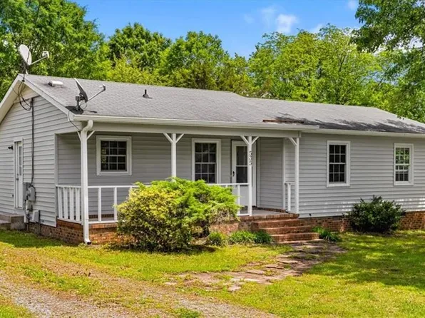 535 S Asheboro St, Liberty, NC 27298