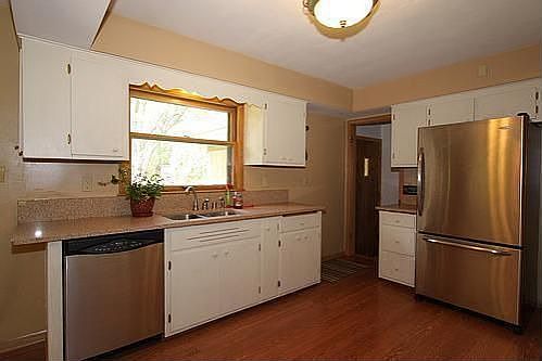 4th image of 9511 W Meadow Park Dr
