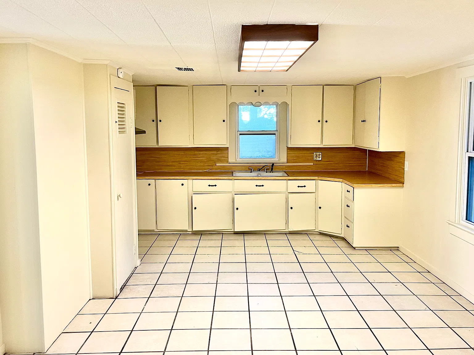 3 bed, 1323 sqft, $975 — Photo 4