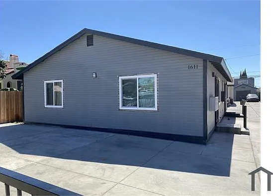 3 bed, 650 sqft, $3,000 — Photo 1