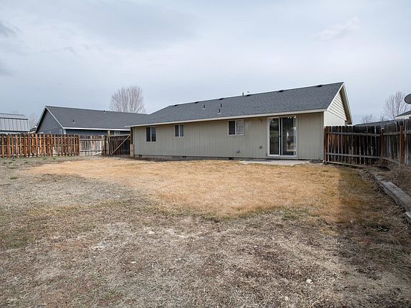4th image of 2419 NE Jackalope Ct