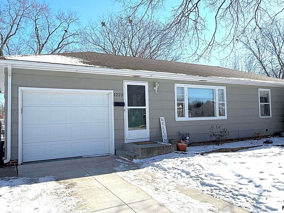 1st image of 1225 N Hampshire Pl