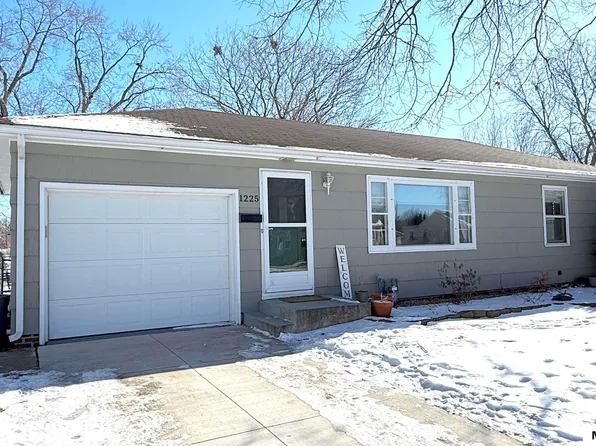 1225 N Hampshire Pl, Mason City, IA 50401