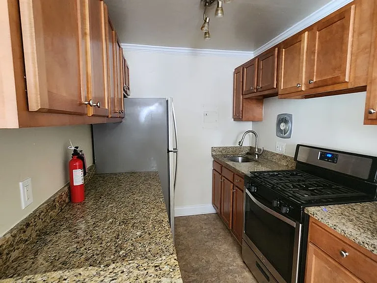 Madison Gardens Apartments — Photo 7