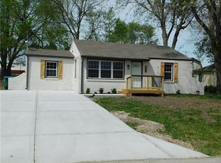 268 E North St, Peculiar, MO 64078