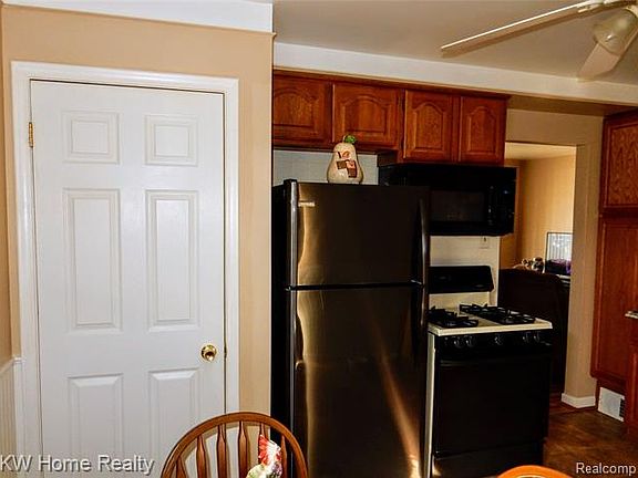 5th image of 1026 Belton St