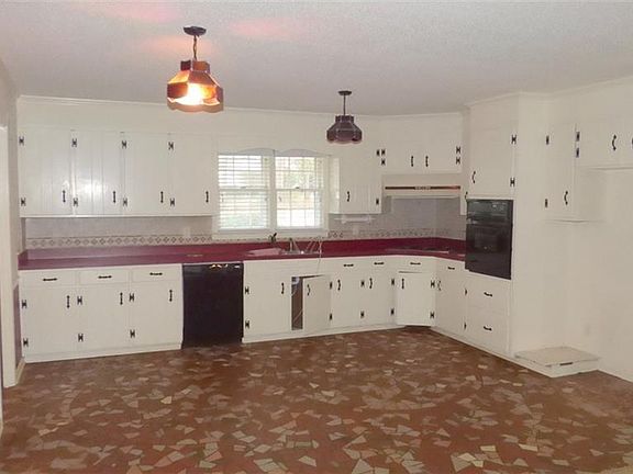 4th image of 1801 Clearlake St
