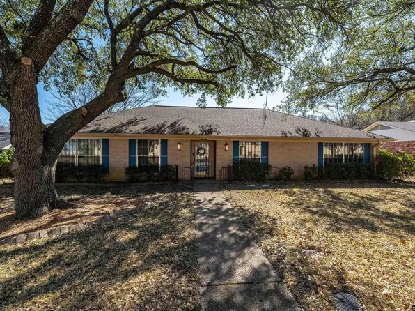 310 Carriage Dr, Tyler, TX 75703