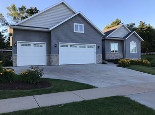 454 Matterhorn Dr, Verona, WI 53593