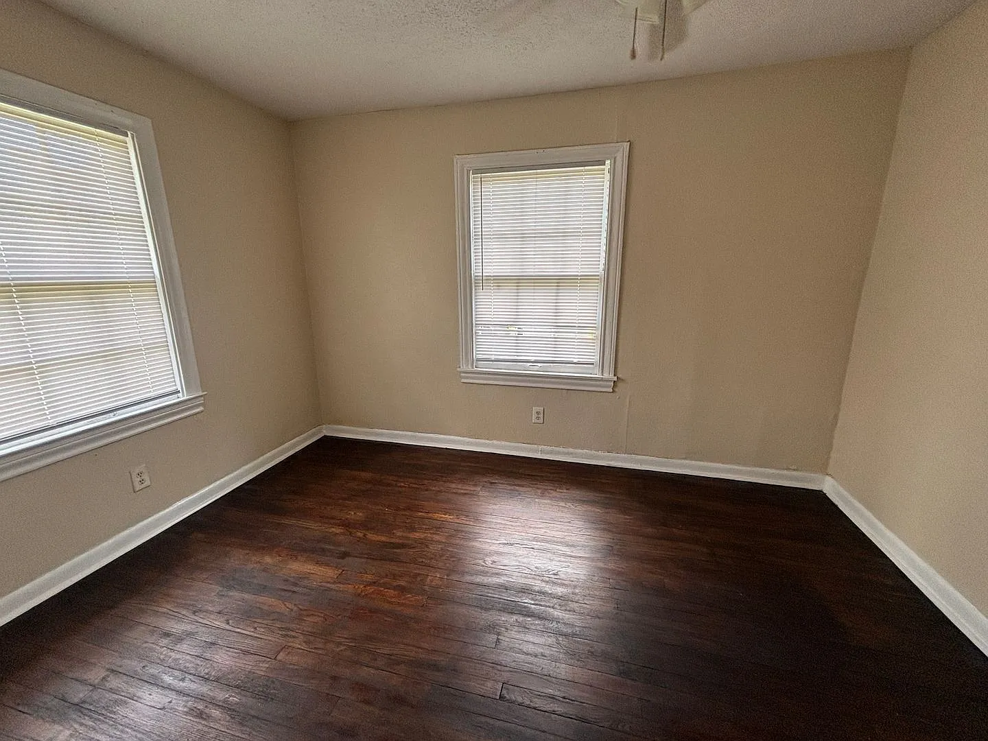 Lovely 4 Bedroom 1 Bath Home! — Photo 4