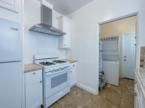 4th image of 504 1/2 N Sweetzer Ave