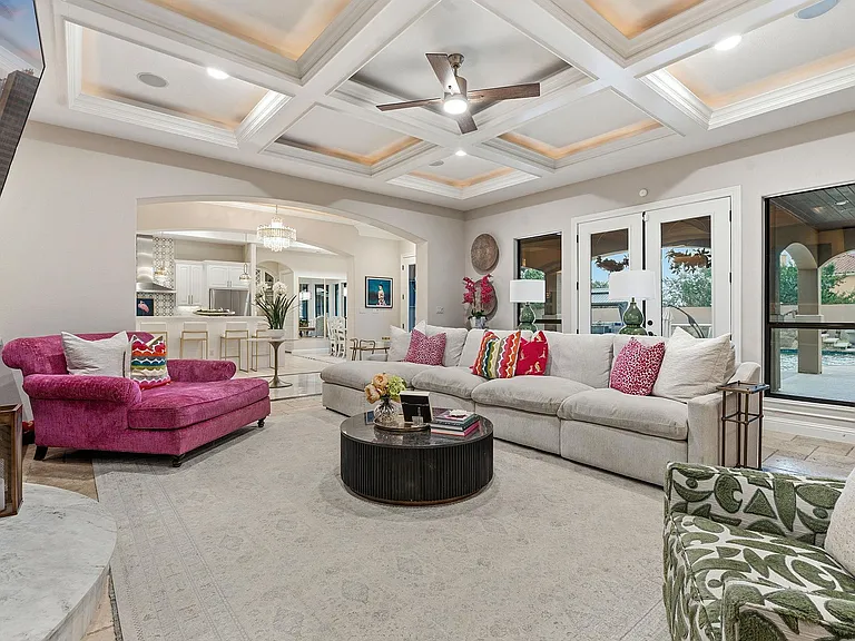 1028 Villa Hill Dr — Photo 3