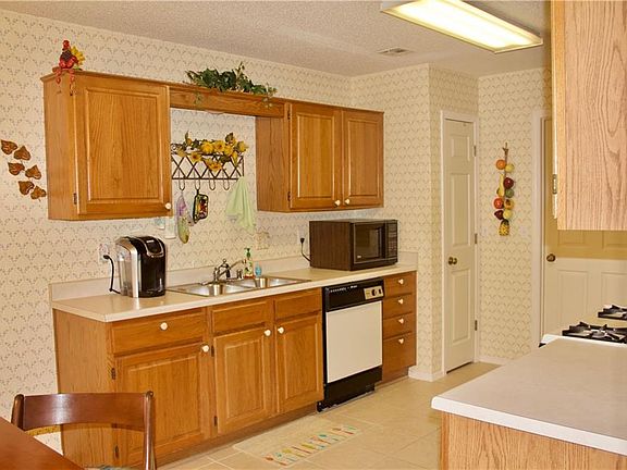 5th image of 1308 E Kara Ln