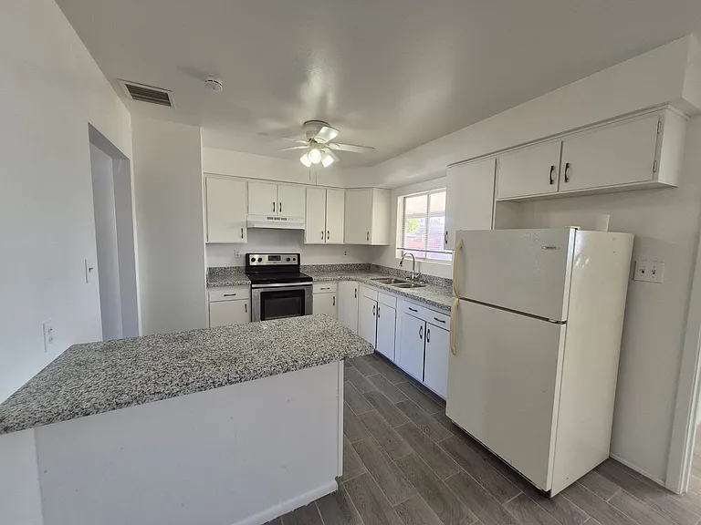 2668 S Madison Ave — Photo 11