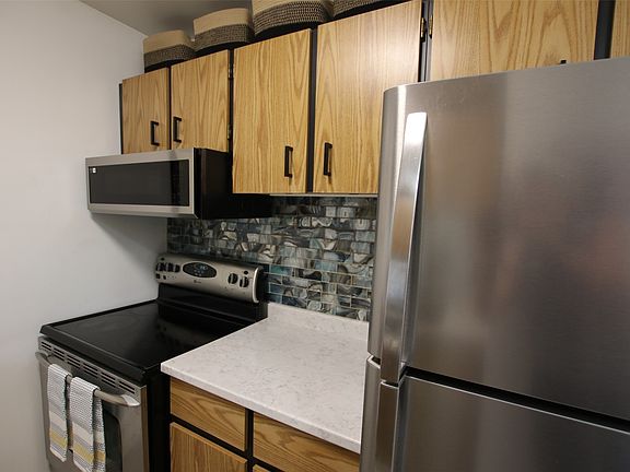 2nd image of 185 Chamberlain Cres #310