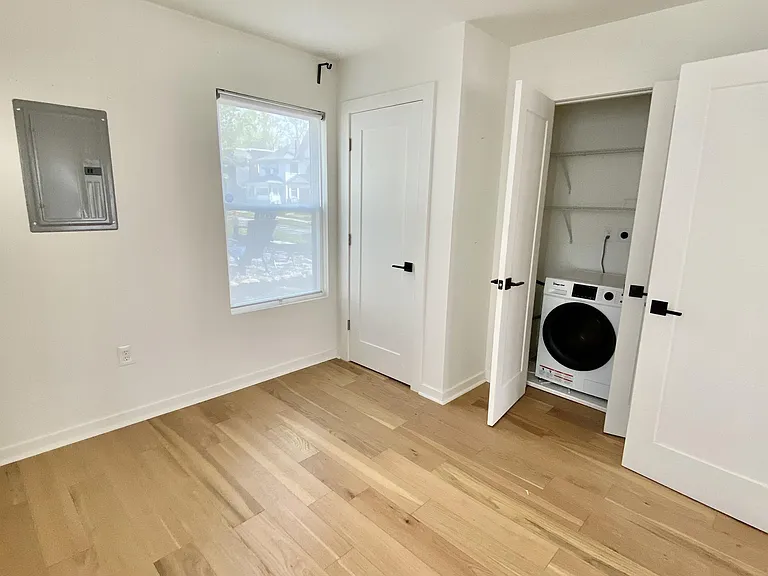 60 E 32nd St #1 — Photo 9