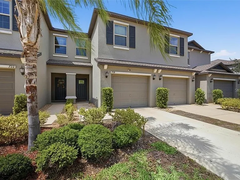 724 Royal Empress Dr — Photo 1
