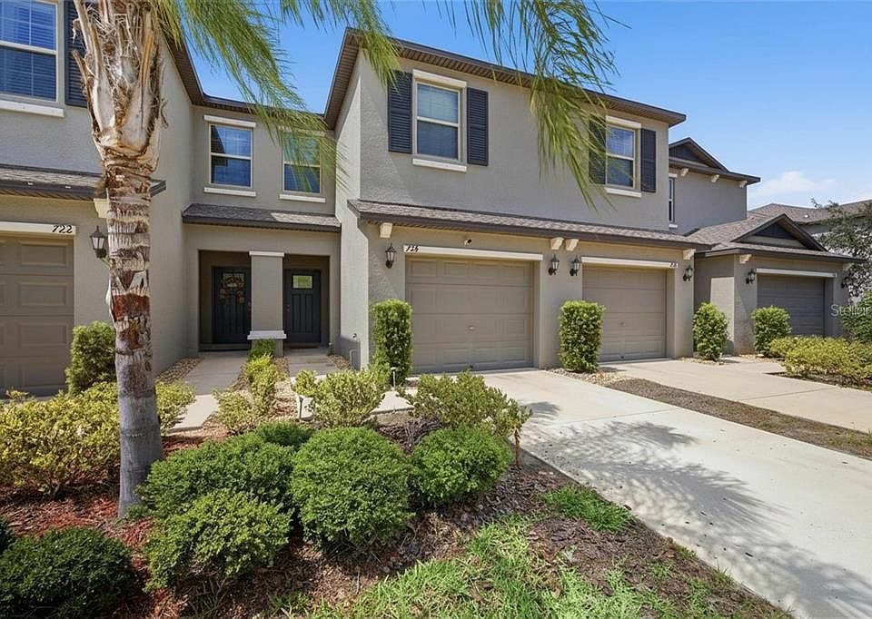 1st image of 724 Royal Empress Dr