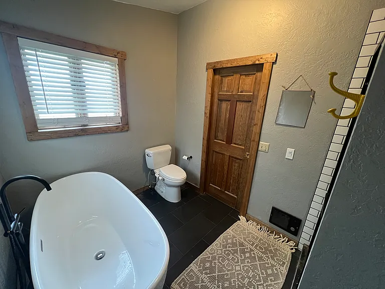 305 Mesa Dr — Photo 15