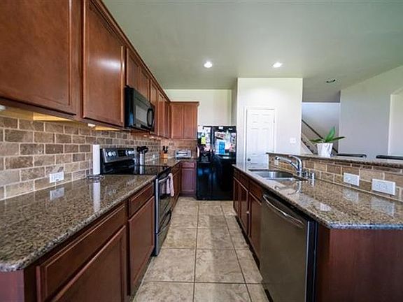 4th image of 1228 Shelley Dr