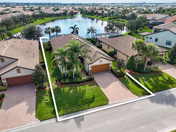 4th image of 210 SE Courances Drive