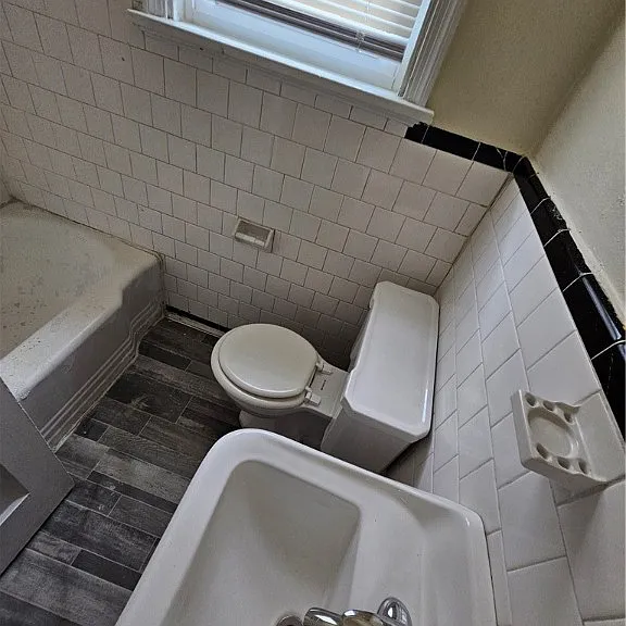 2405 Granville Ave — Photo 8