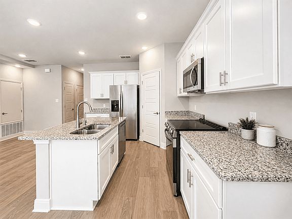 2nd image of 7149 Magnolia Crk #101