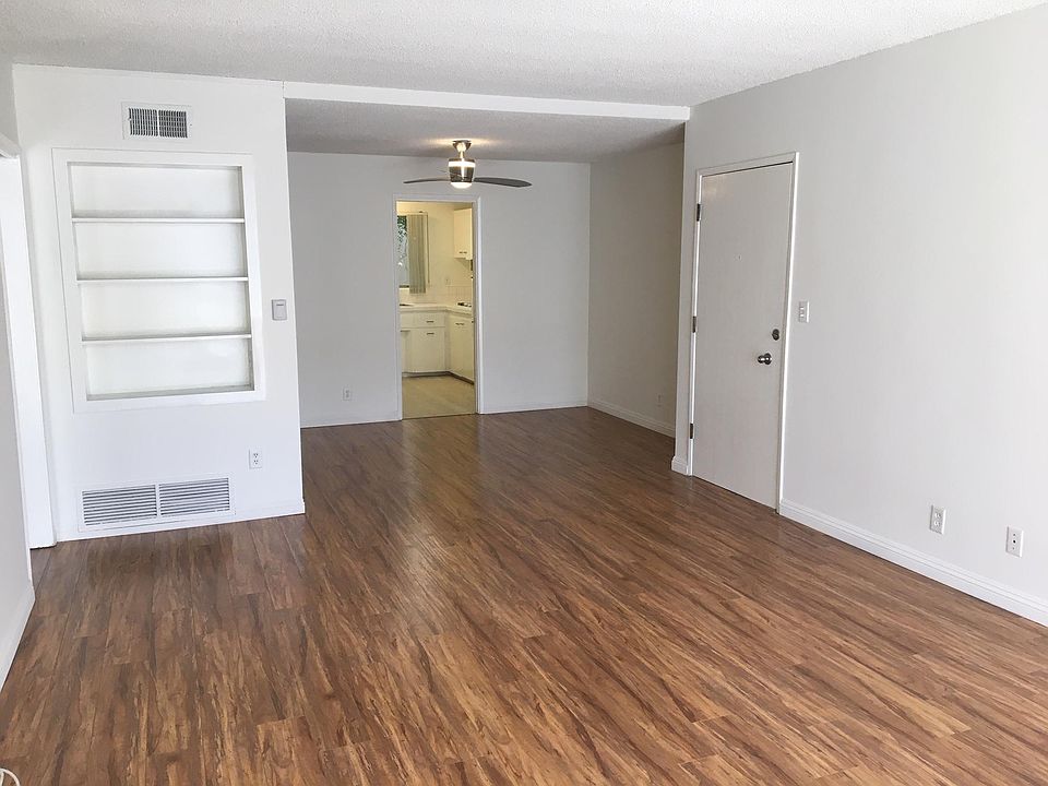 1st image of 1544 N Hayworth Ave #7