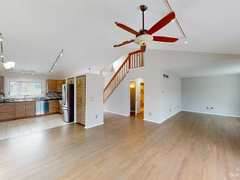 1280 Sunset Rd — Photo 13
