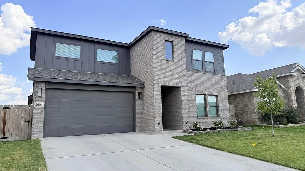 4 bed, 3.0 bath, 2600 sqft, $3,650 — Photo 2