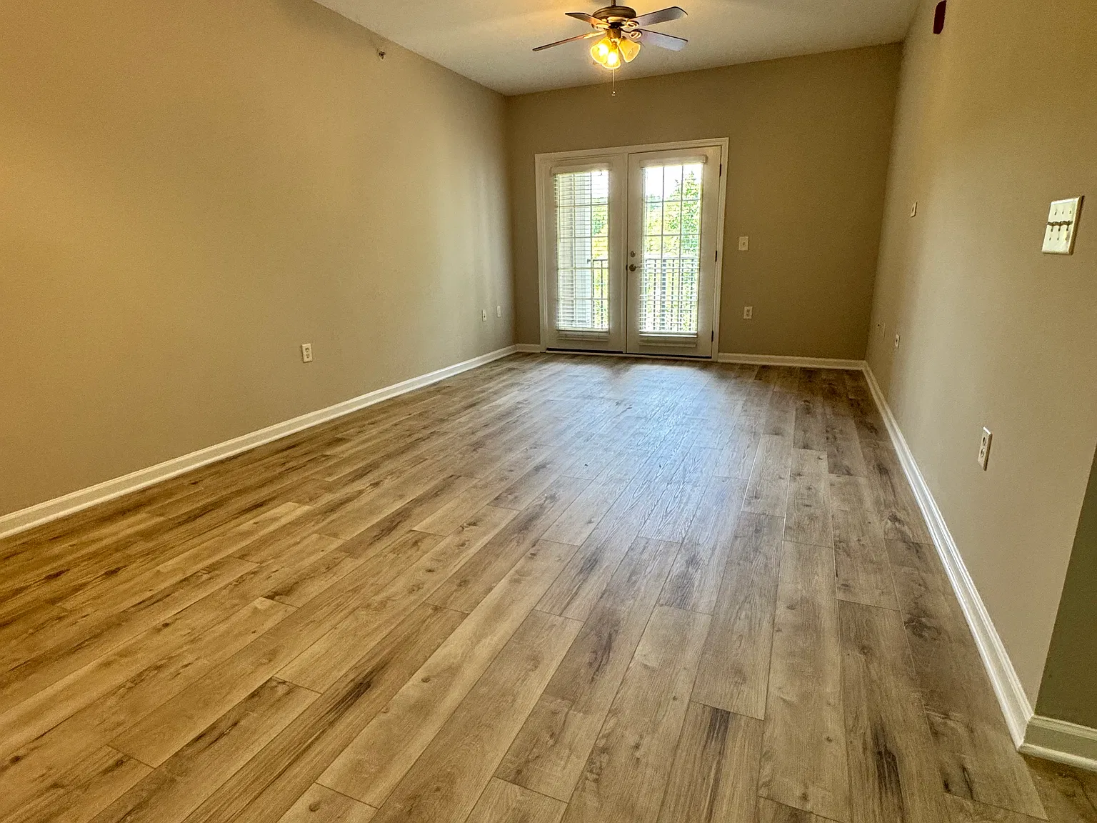 1 bed, 848 sqft, $1,200 — Photo 2