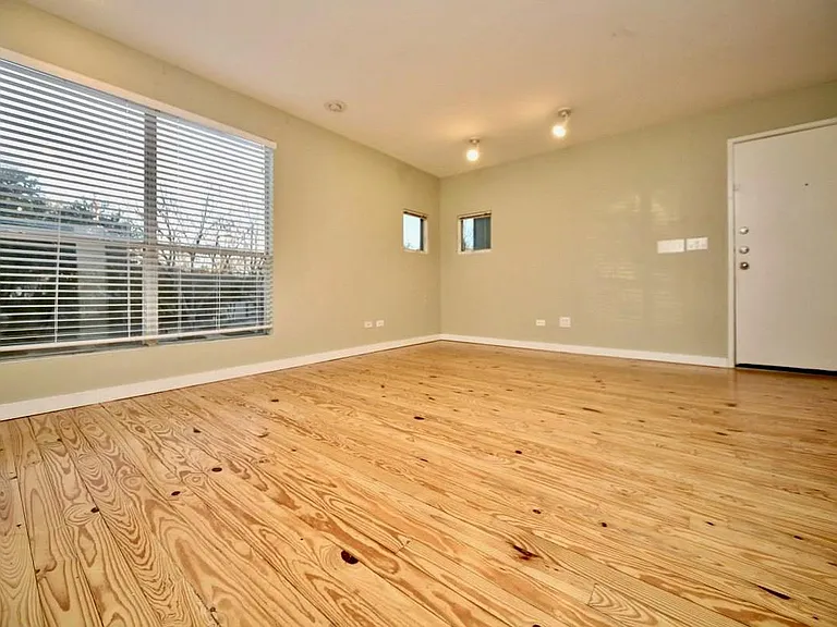 4343 Travis St #6 — Photo 2