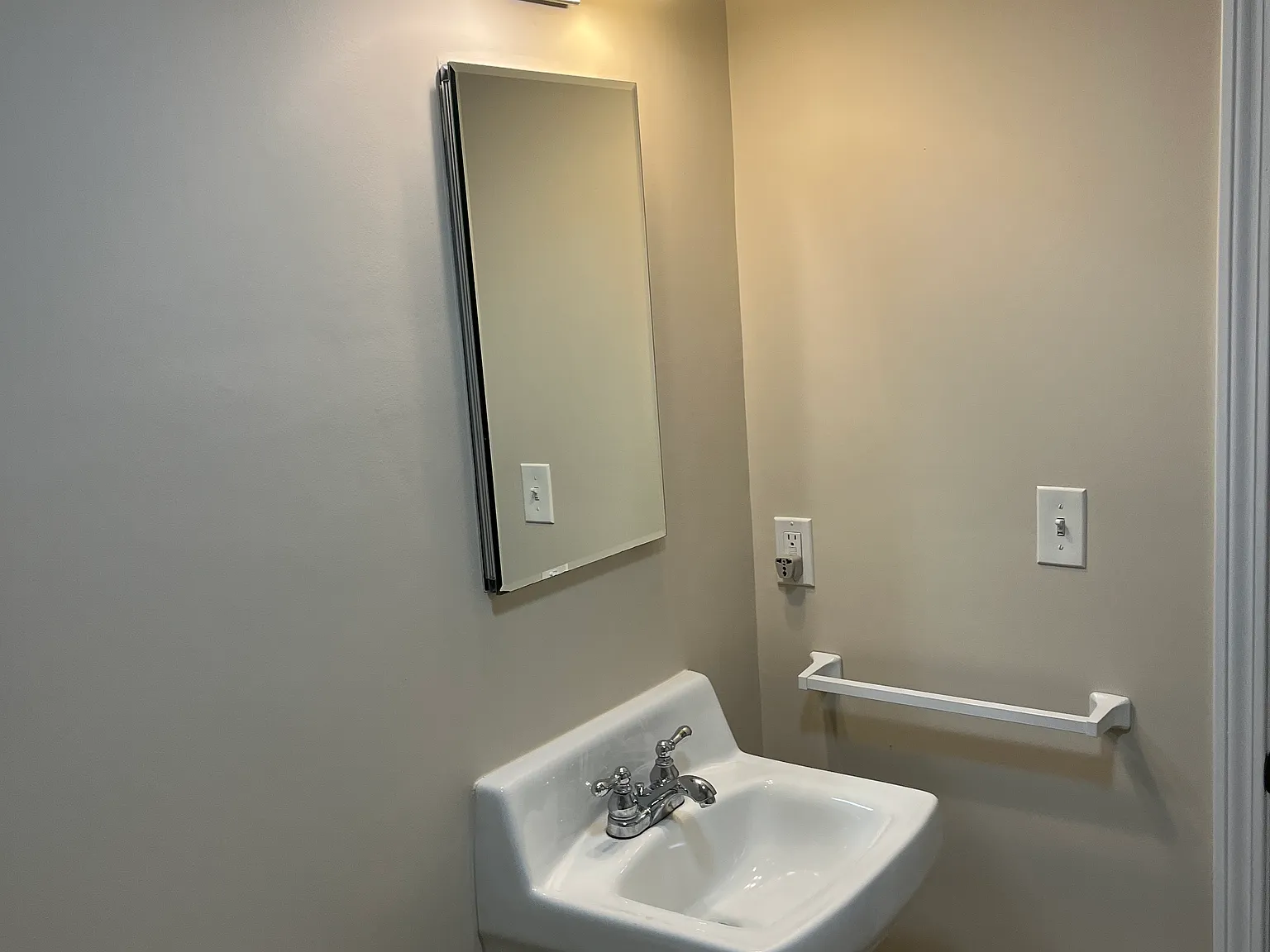 1 bed, 750 sqft, $1,950 — Photo 4